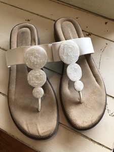 naturalizer flip flop sandals