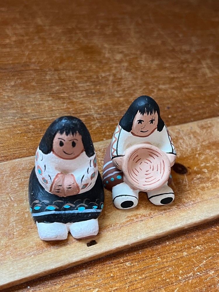 Lot of South American Mini Miniature Man Woman Painted Terra Cotta Pottery Figur