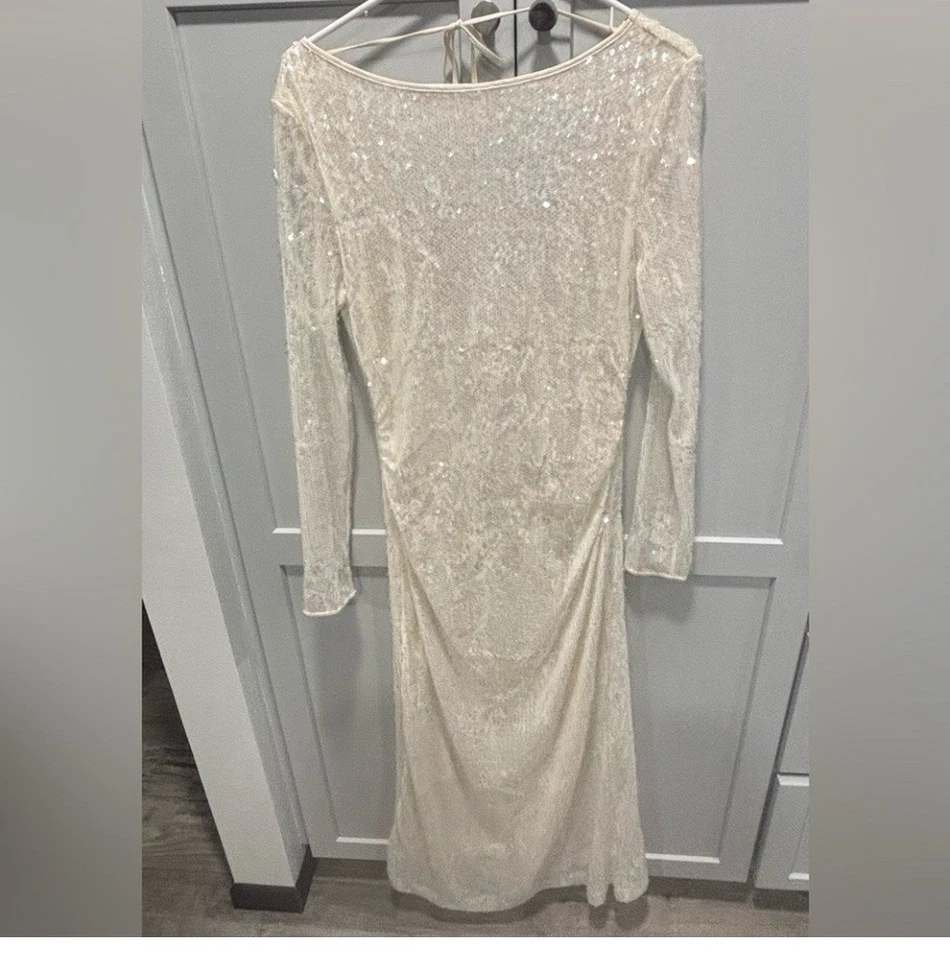 Vestido de lentejuelas marfil WAYF Kieran. Nuevo con etiquetas talla mediana vendido en Nordstrom Foto 3 de 4