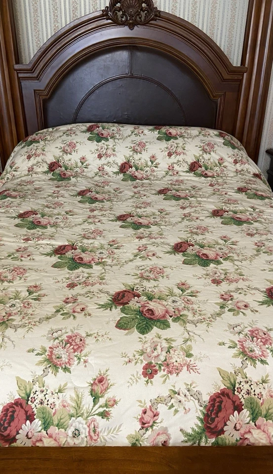 Waverly Queen Comforter Vintage Forever Peony W/ Green Gingham Back - Image 3 of 4