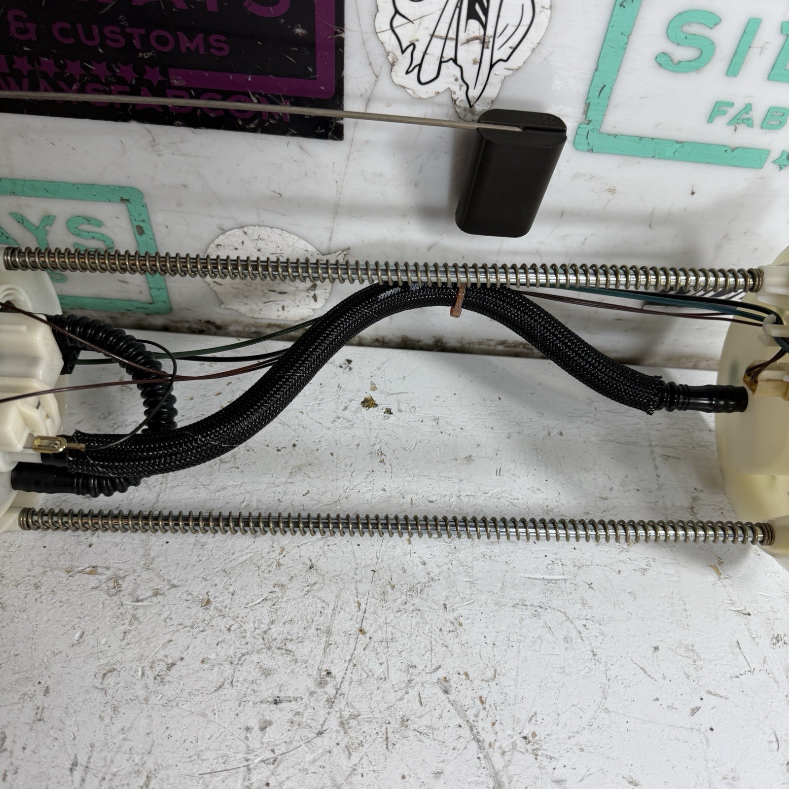 04-08 Maserati Quattroporte Gas Tank Fuel Pump & Level Sending Unit  M139