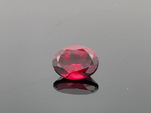 SCHMUCKJAGD SAMMLERSTEIN RHODOLITH FACETTIERT 8x6 mm 1,20 ct.
