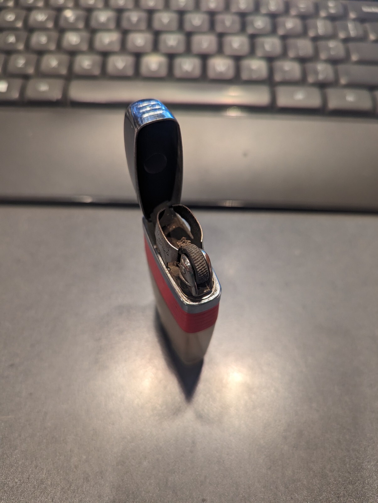 Vintage Scripto VU Budweiser refillable lighter
