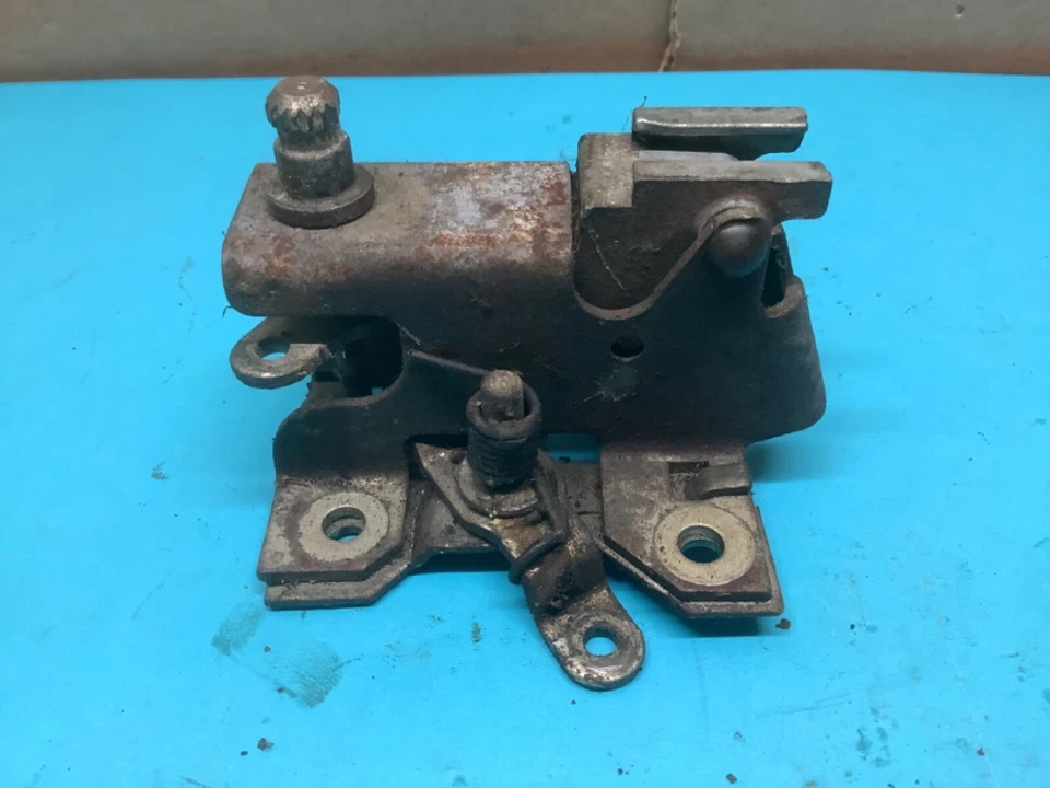 1968-1977 CORVETTE Right Passenger side Door Lock Control Handle 3966720 oem b - Image 2 of 3