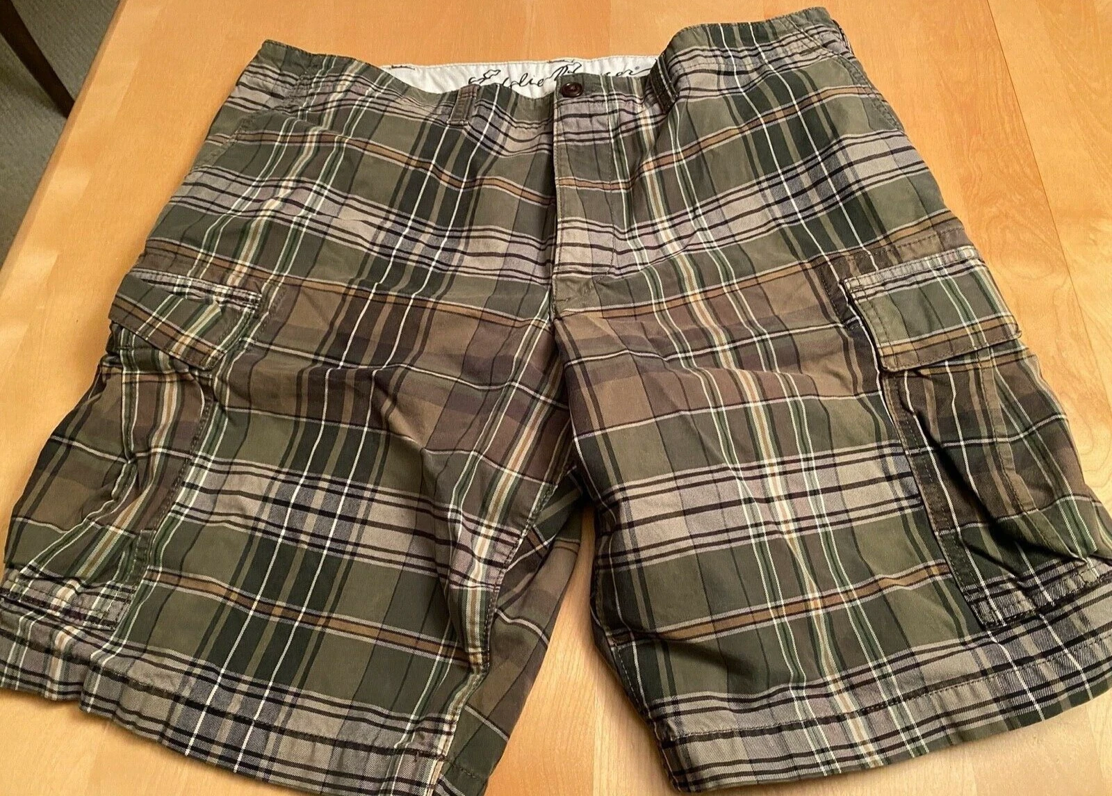 Eddie Bauer GREEN PLAID CARGO SHORTS MEN’S SZ 40