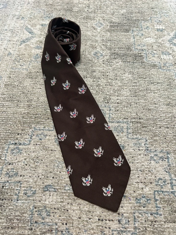 Corbata preppy vintage águila marrón bordada criatura Estados Unidos América Foto 2 de 4