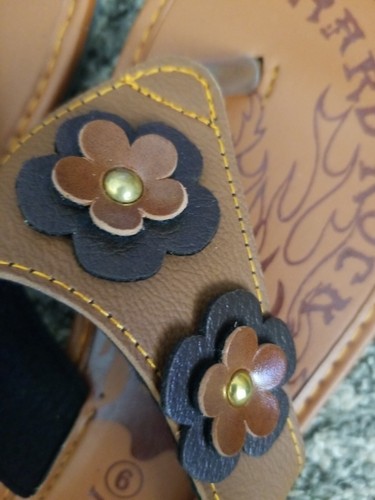 Sandalias Hard Rock Poldy Cuero Flores Entre Puntera Chanclas Talla 9 Agarre Suelas - Imagen 4 de 10
