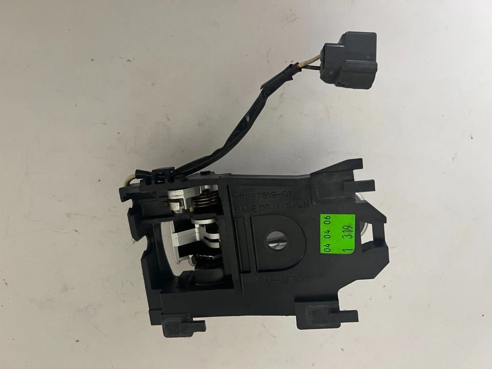 Mitsubishi eclipse 2006 puerta izquierda lado conductor puerta interior manija abierta eléctrica Foto 3 de 3