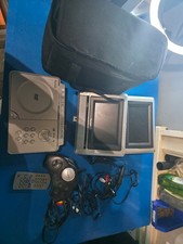 Venturer PVS 1961 Portable DVD Player Dual LCD Screen Silver Controller Remote