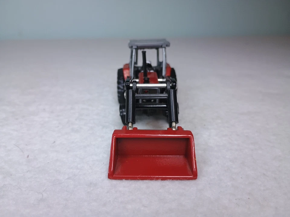 ERTL 1:64 Scale Massey Ferguson 3120 With Front Bucket Display Only - Image 3 of 4