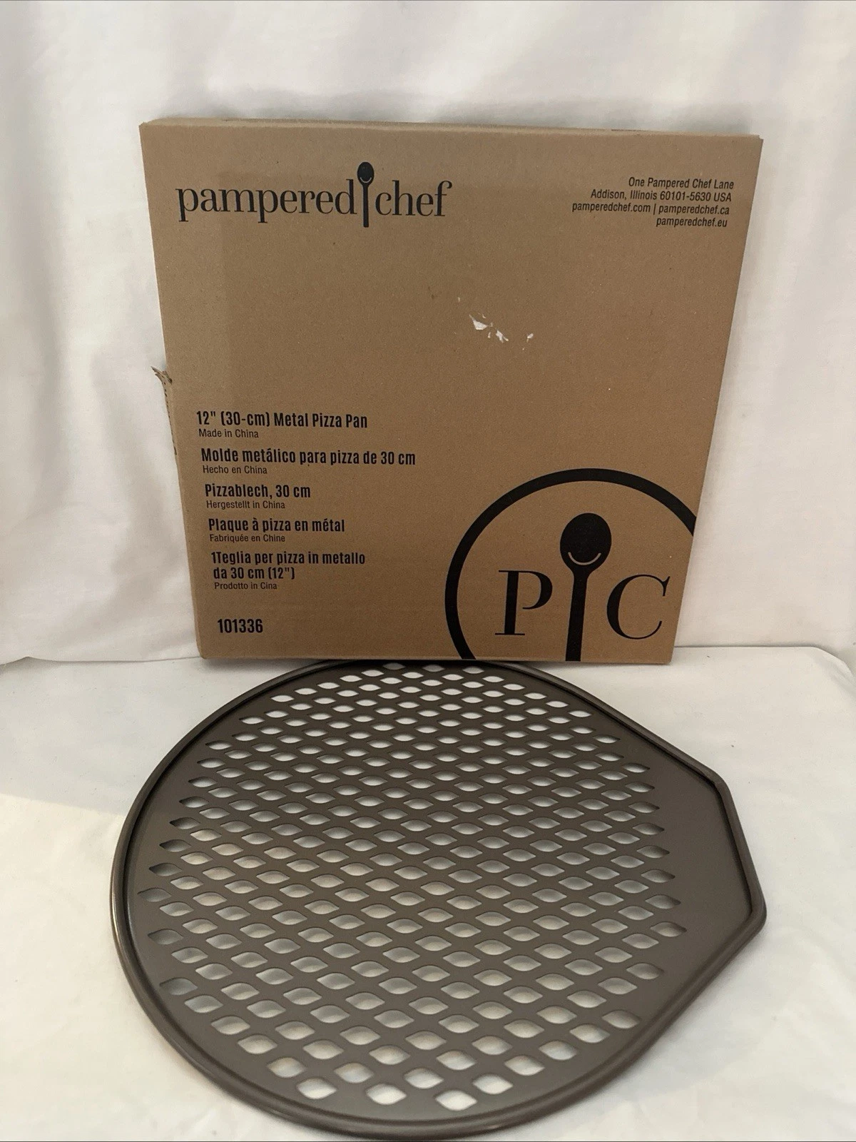 Pampered Chef 12" METAL PIZZA PAN PTFE Non-Stick Finish Kitchen -Open Box
