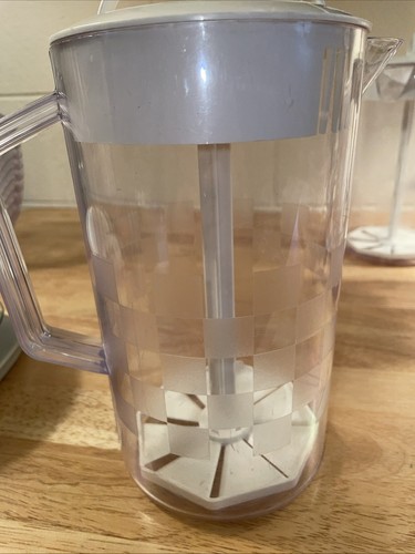 VTG The Pampered Chef Quick Stir 2 QT Mixing Pitcher Checkered Pattern - USA