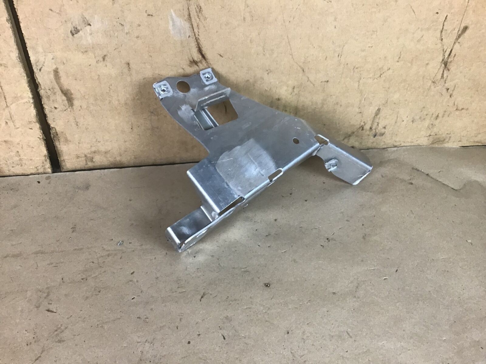 Audi R8 2011 Front Left Driver Bracket Mount Support 08-12 :A