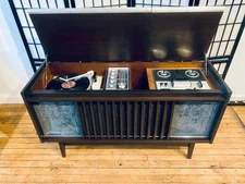 Vintage Record Player Radio R2R by National Panasonic  Refinished with Bluetooth