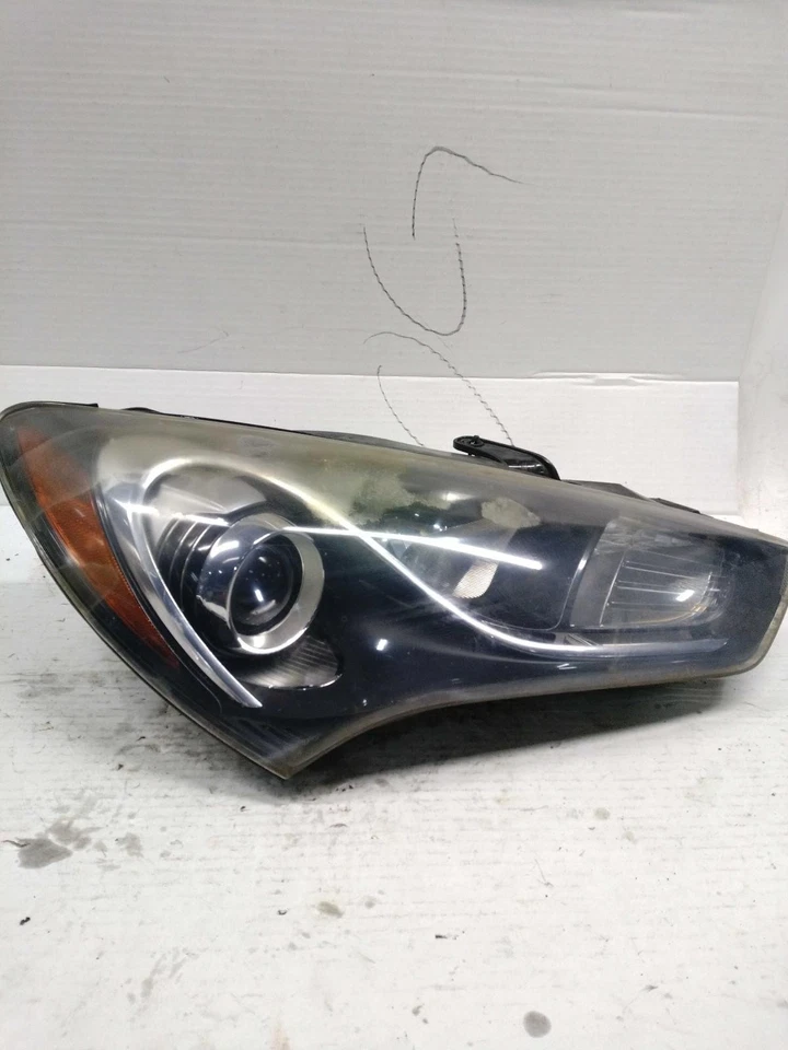Used Right Headlight Assembly fits: 2013 Hyundai Genesis Cpe halogen GT 3.8L R. Foto 2 de 4