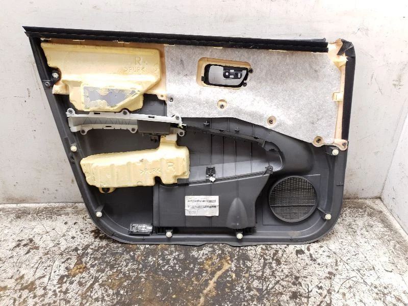 Toyota Prius 2008 montaje del panel de la puerta delantera del lado del pasajero  Foto 3 de 4