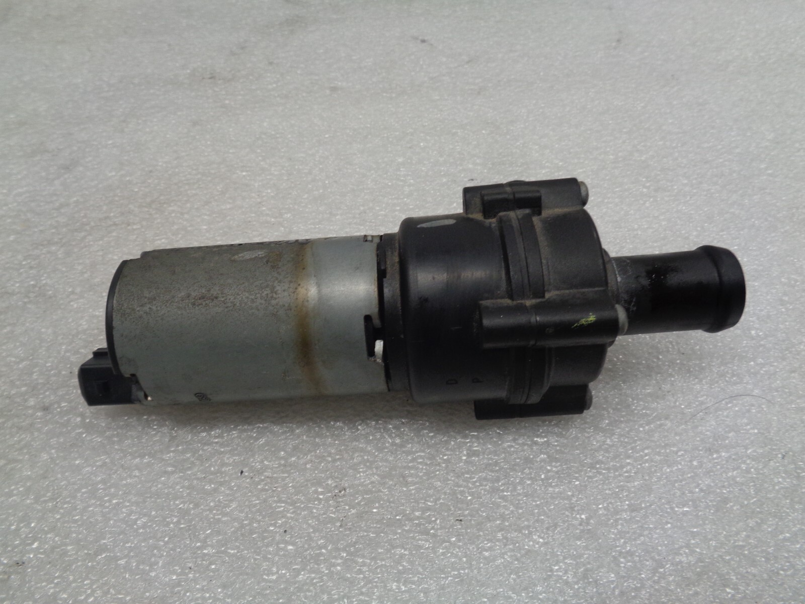2005-2008 Maserati Quattroporte M139 Auxiliary Water Pump OEM AK2209272
