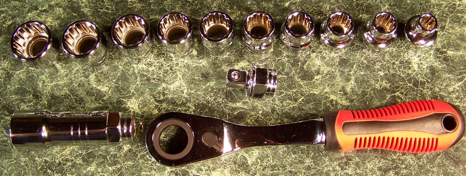 13pc Go Thru Spline Socket Ratchet Set SAE and METRIC 20 Sizes Hollow Center - Image 2 of 4