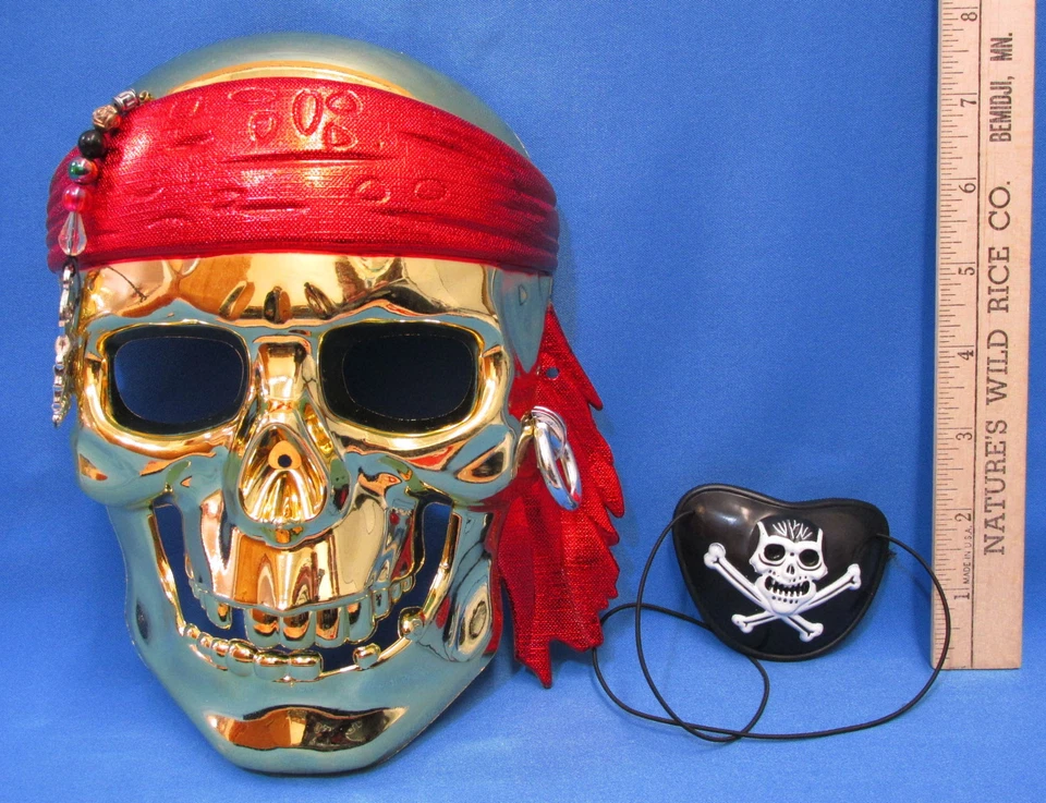Gold Pirates of the Caribbean Skeleton Mask Eye Patch Pirate Wall Plaque Hooks - Image 4 of 4