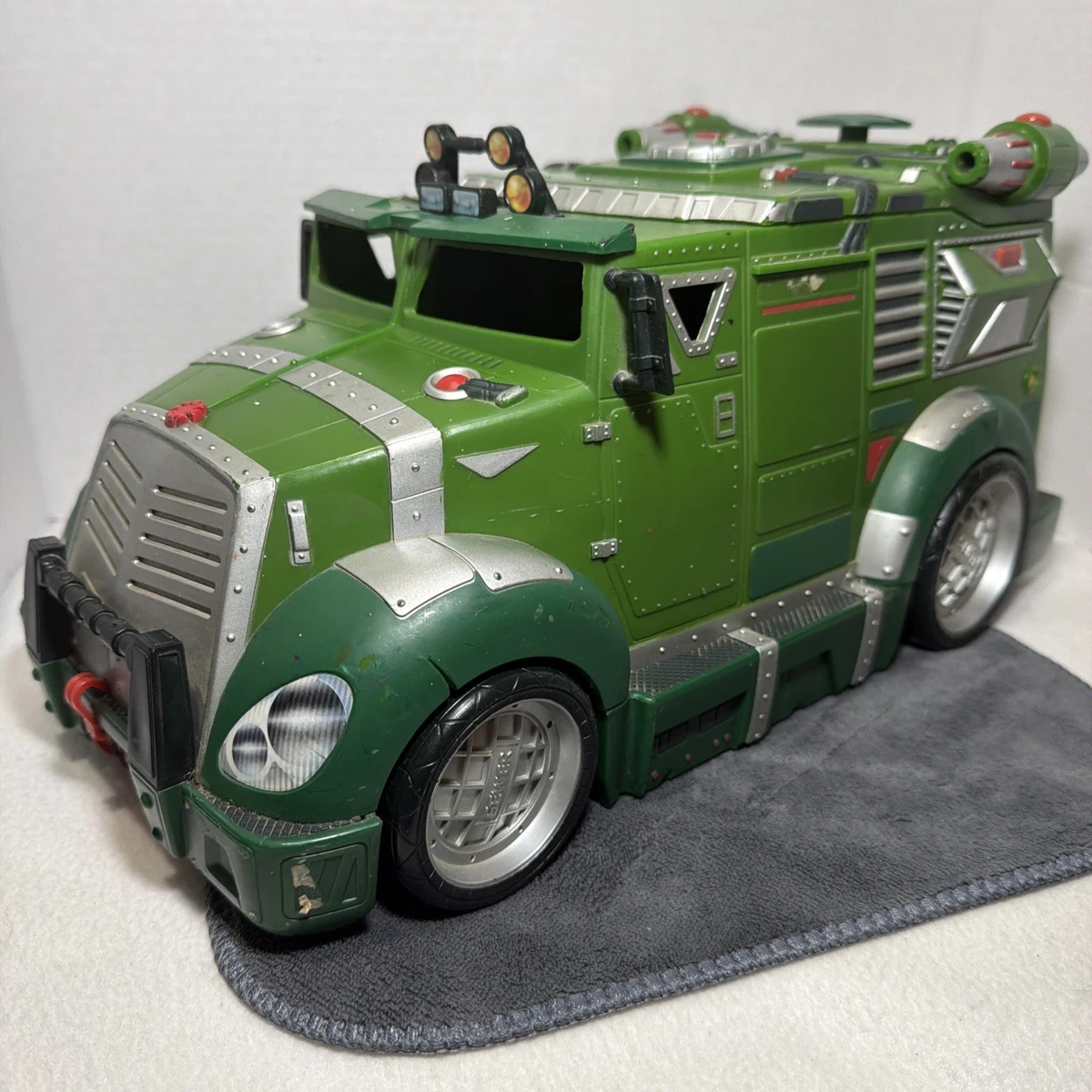 Teenage Mutant Ninja Turtles タートルキャリアー Amazon.com: Teenage Mutant NinjaTurtles Classic Foot Cruiser by