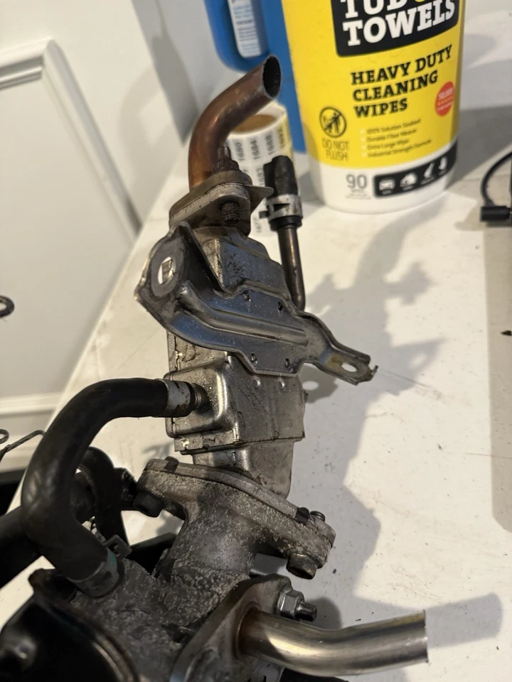 2012-2014 TOYOTA PRIUS C EGR Valve Adapter Cooler 220500-0020 OEM Foto 3 de 4