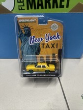GREEN MACHINE 1991 Ford LTD Crown Victoria NYC Taxi, Yellow - Greenlight 30290/