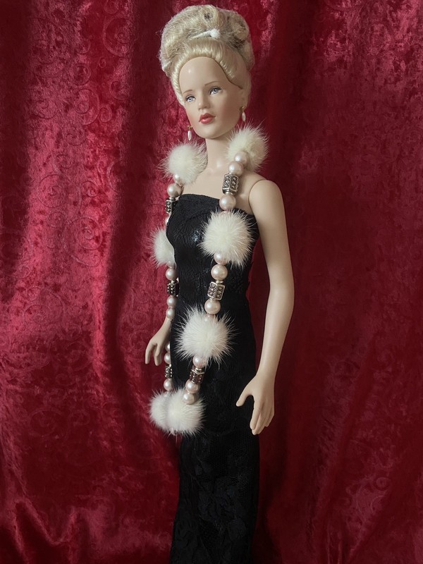 ~*~STUNNING MINK  FUR PAW FOR TAYLOR, EVANGELINE GHASTLY, ELLOWYNE  DOLLS~*~