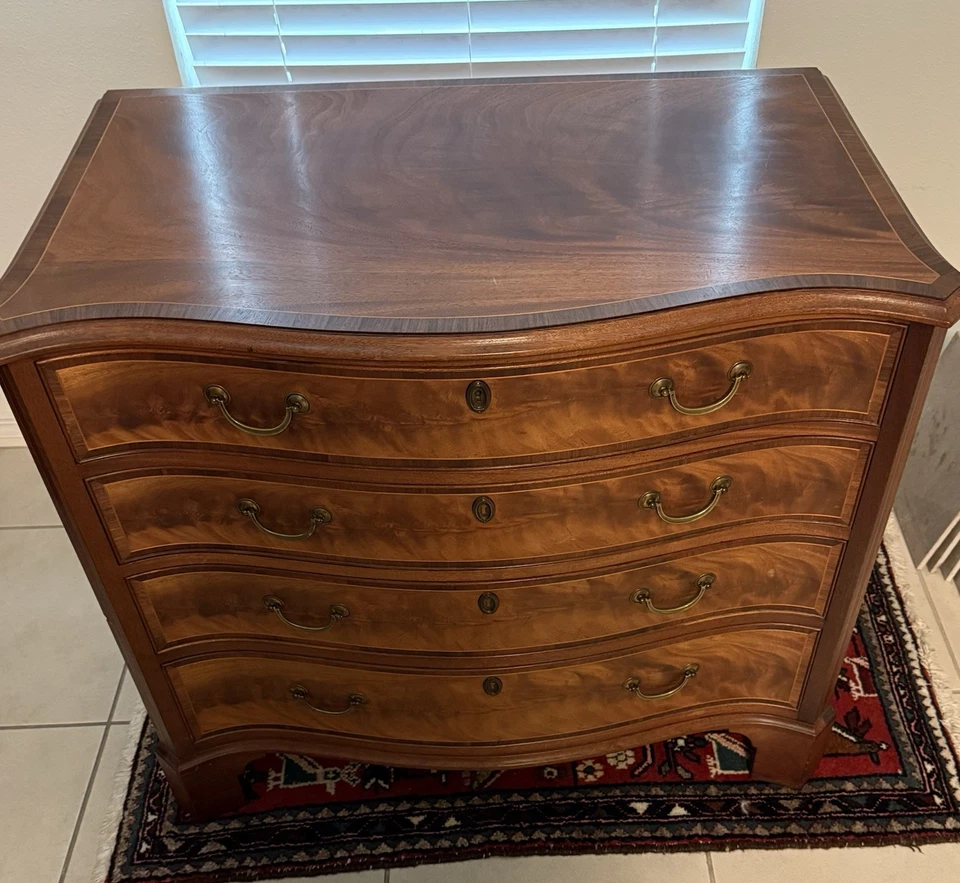 Crotch Mahogany, Serpentine Front Bachelor Chest - Image 3 of 4