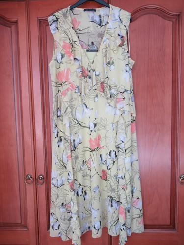 VERY PRETTY LIME GREEN FLORAL M & S DRESS - SIZE 20 - PRICE REDUCED! - Picture 2 of 7