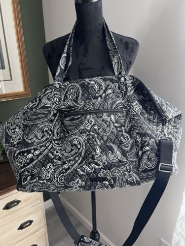 VERA BRADLEY Weekender Duffel Bag W/ Makeup Bag Paisley Black And White ECU