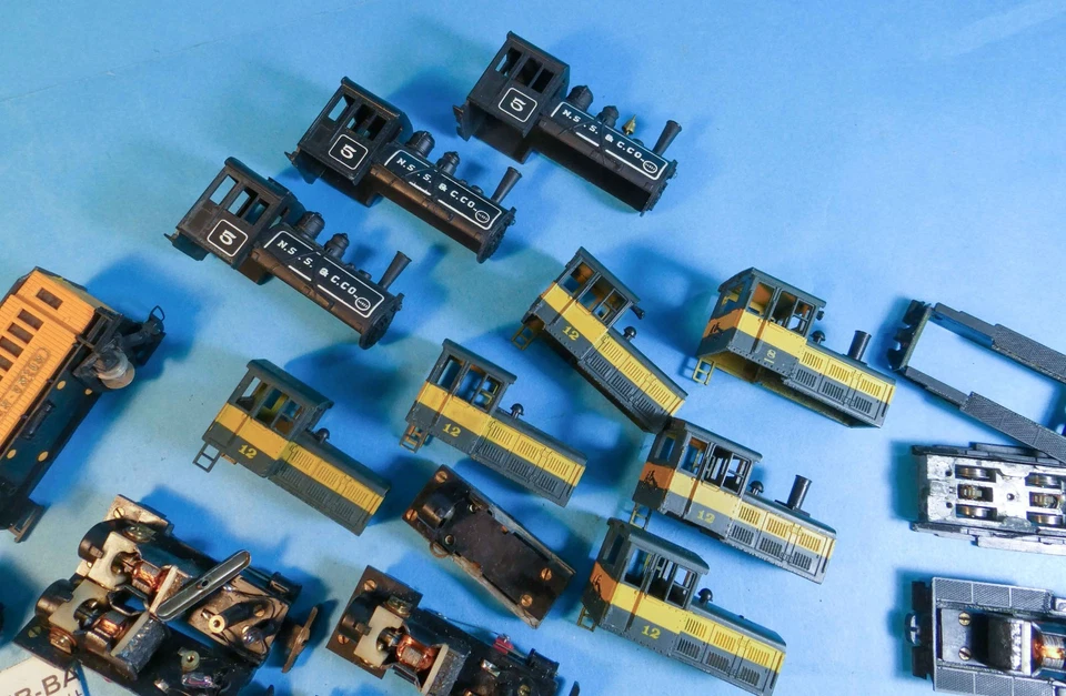 MINITRAINS-ROCO HOe VINTAGE NARROW GAUGE USED PARTS LOT-MOTORS, SHELLS, CHASSIS+ - Image 2 of 4