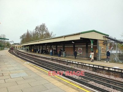 FOTO EAST PUTNEY U-BAHNBAHNHOF DER BEZIRKSBAHNSTEIGE (DISTRICT LINE) EA