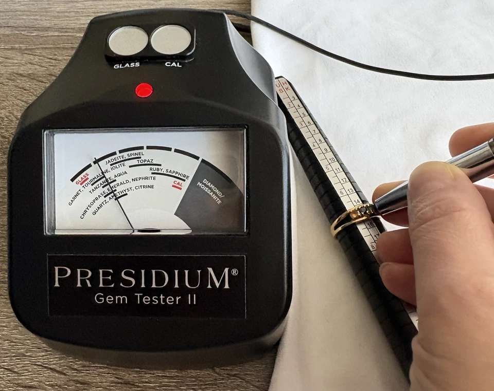 Vintage 10K Yellow Gold Spinel, Emerald, & Citrine Ring Multi Gemstone Size 7 - Image 2 of 4