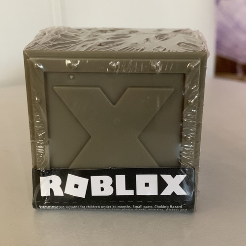 Roblox Series 10 Unopened Blind Box Mystery Figure with Virtual Code - Picture 3 of 6