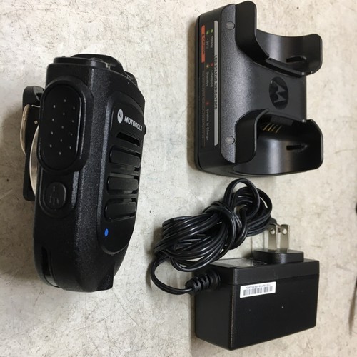 Motorola PMMN4095 RLN6554 Bezprzewodowy głośnik mikrofon z ładowarką do radia APX - Zdjęcie 8 z 9