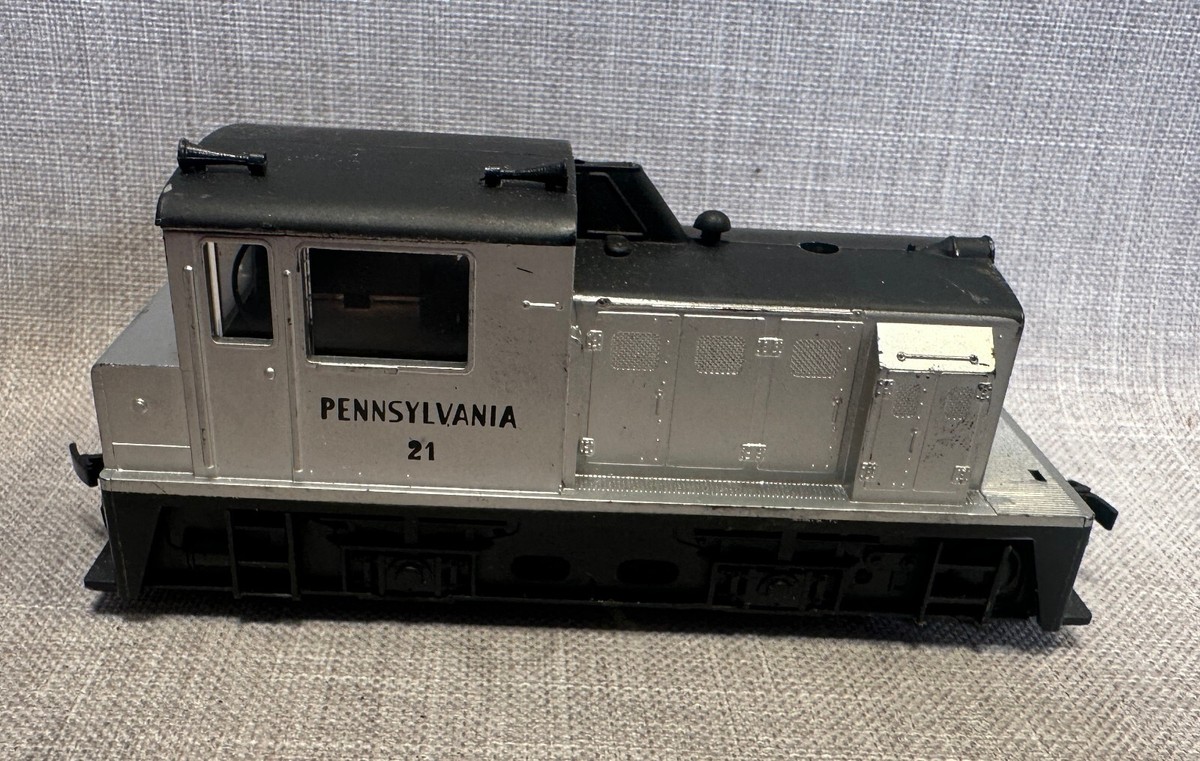 鉄道模型 gingerale550 Broadway N-Scale 8574 GE AC6000, CSX #617, YN3 Paint