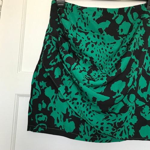 BNWT Boohoo Green Animal Print Skirt Size 16 Short A Line Lightweight - Picture 3 of 10