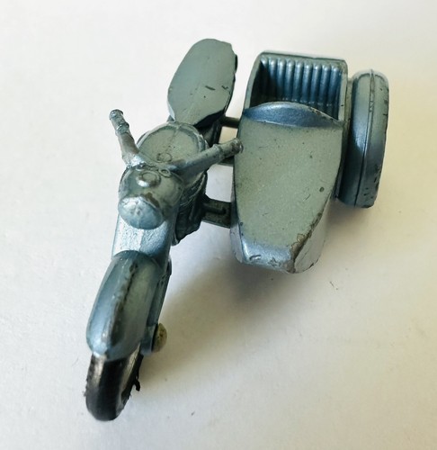VINTAGE 1960 LESNEY MATCHBOX NO. 4 TRIUMPH T110 MOTORCYCLE & SIDECAR STEEL BLUE - Picture 3 of 10