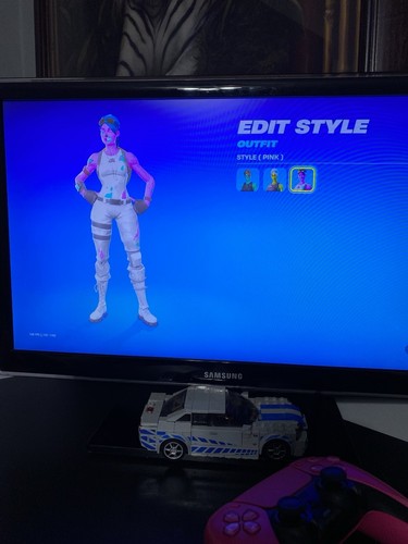 pink ghoul trooper / purple skull trooper