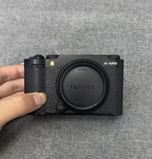 Fujifilm X - M5 Mirrorless Black Body Compact Size 4K Video High - Speed AF