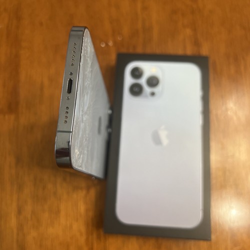 Apple iPhone 13 Pro Max 256GB Sierra Blue (unlocked) Back is Cracked Read - Photo 7 sur 14