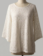 Banana Republic Women  s M White Lace Scoop Neck 3/4 Sleeve Button Crochet Blouse