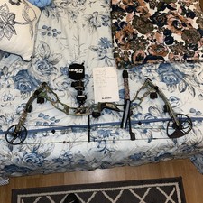 Diamond Bowtech  Blackout SS Left Handed With Green Dot Sight