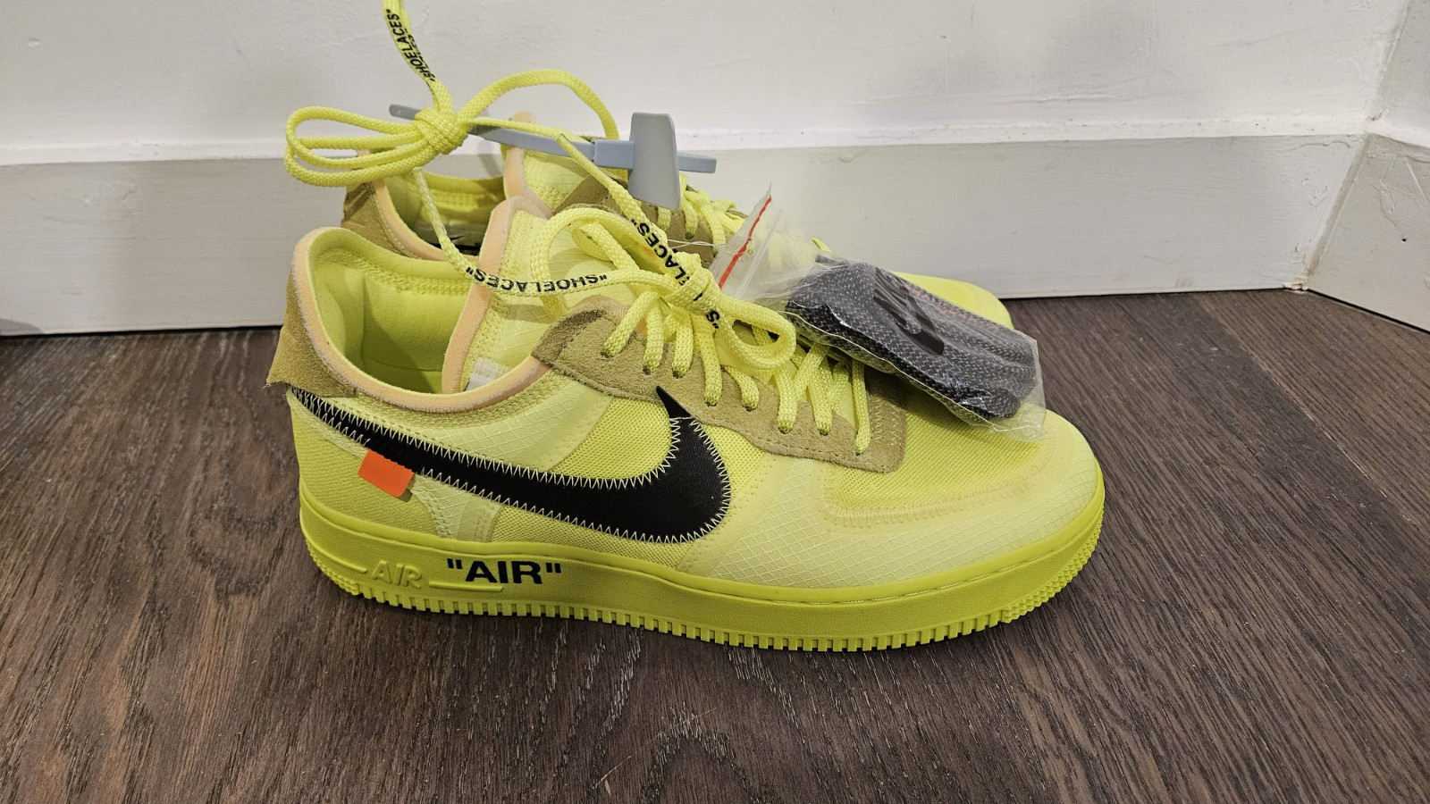 OFF WHITE X NIKE Uomo Taglia 10 Nike Air Force 1 Low x Off White Volt AO4606 700 Uscita 2018 NUOVE