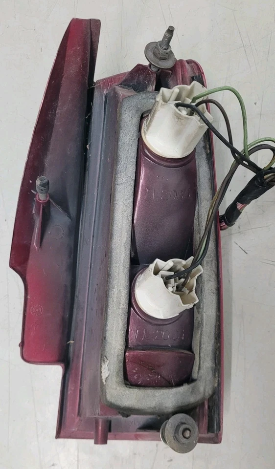 Conjunto de luz trasera izquierda Lincoln Mark VII LSC 1990-1992 grosella F1LY13405B Foto 3 de 4