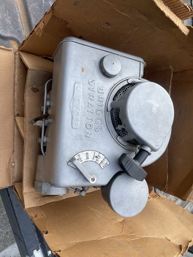 Raro modello verticale Nos Briggs Stratton 8 100 anni 50 mai usato vintage antico in scatola - Foto 2 di 14