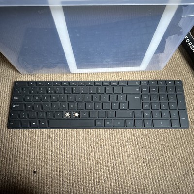 Microsoft Designer Bluetooth Tastatur Model: 1678 Funktioniert EINIGE BUCHSTABEN FEHLEN