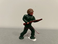 Barclay Pod Foot Series ca 1950s B234 Soldier Charging In Green