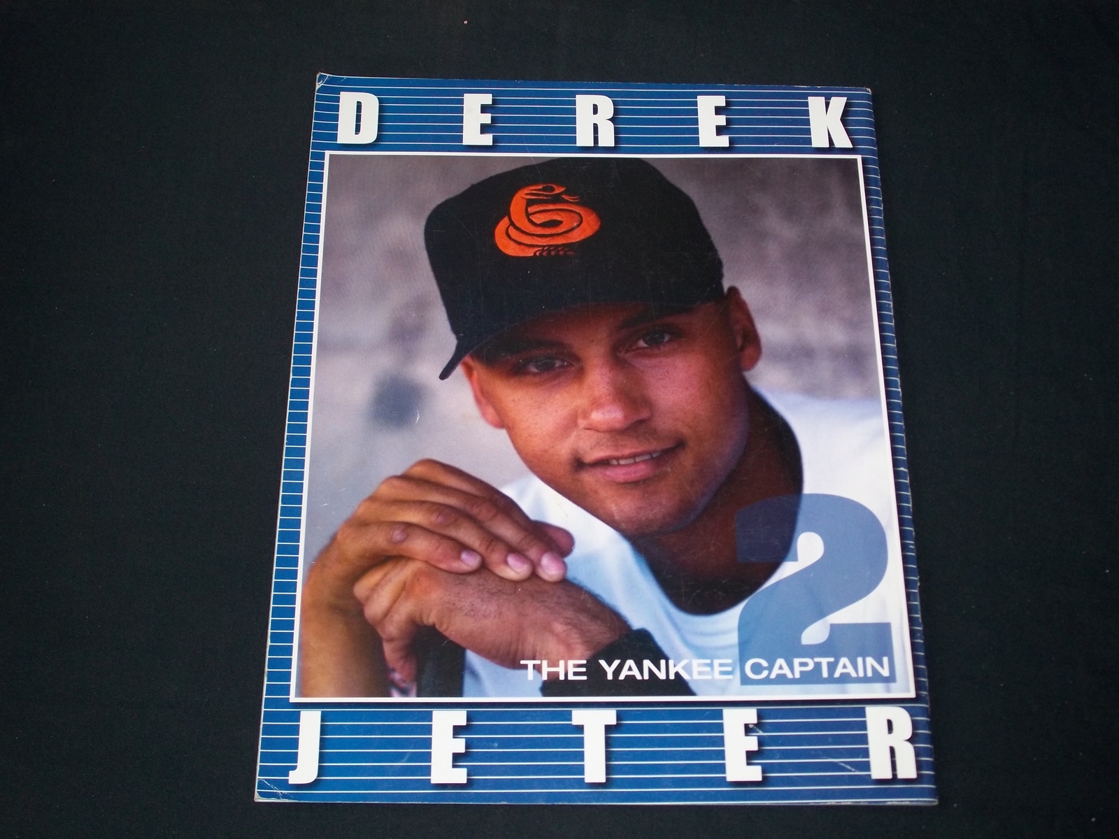 2009 THE YANKEE CAPTAIN DEREK JETER MAGAZINE - COLLECTOR EDITION - PB ...