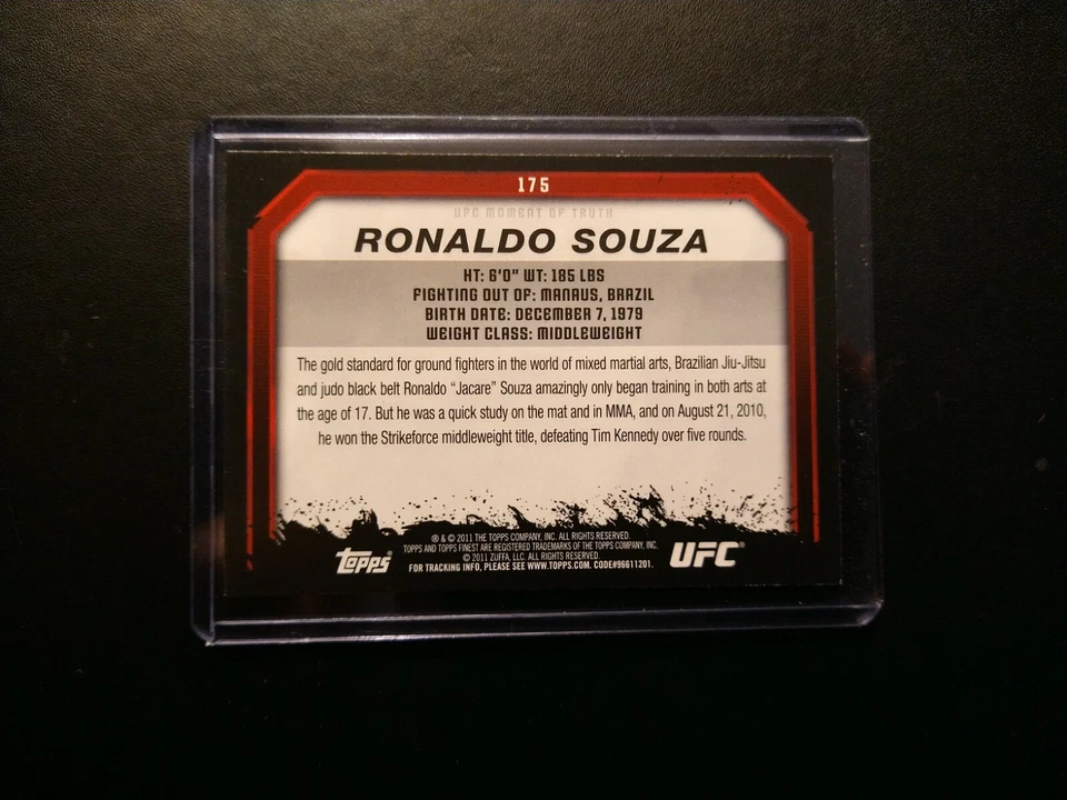 Tarjeta de novato Ronaldo Jacare Souza RC 2011 Topps UFC Moment of Truth Strikeforce Foto 2 de 2